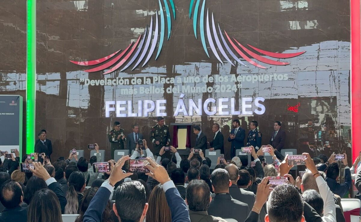 Este viernes se develó la placa / Foto Arturo Contreras