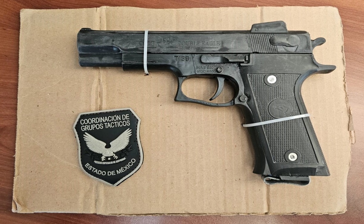 Al sujeto le encontraron una réplica de arma de fuego al momento de su detención. Foto: Especial