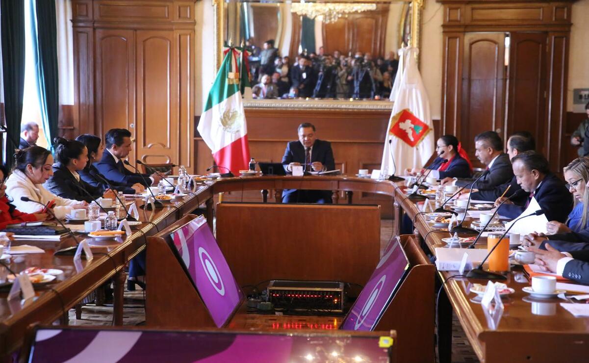 Ricardo Moreno Bastida, instaló formalmente el Ayuntamiento de Toluca para el periodo constitucional de gobierno 2025- 2027. Foto: Especial