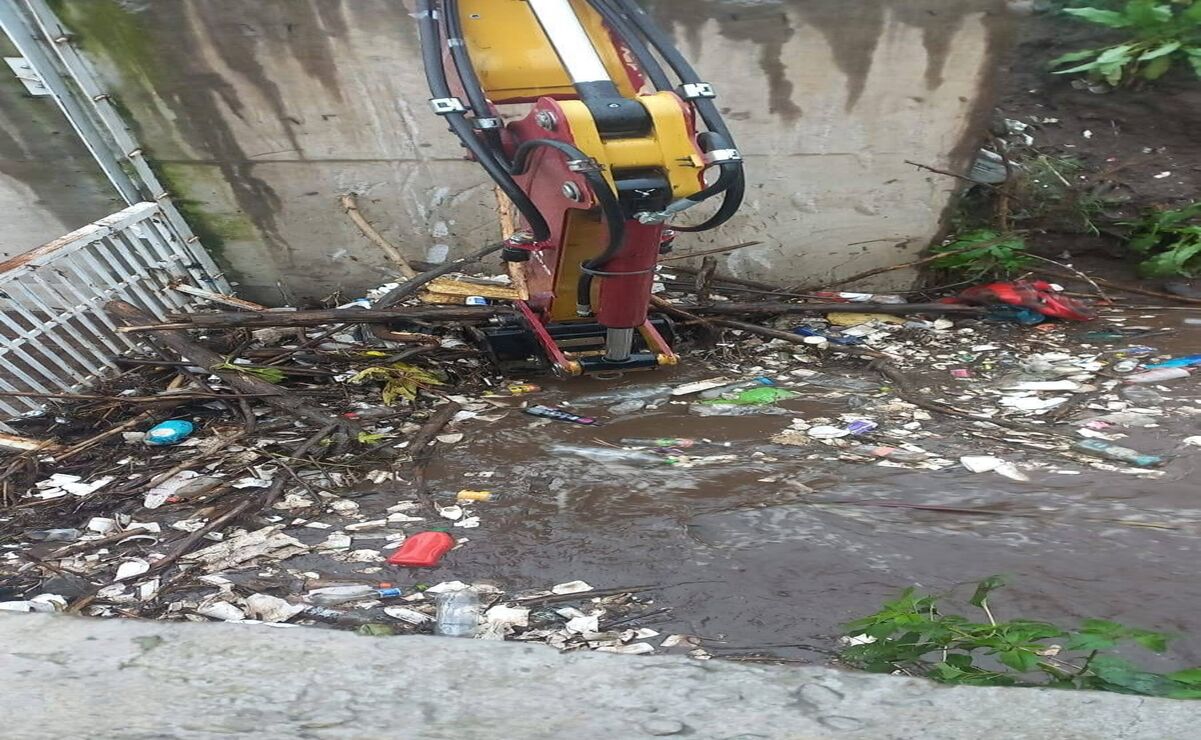 Cuadrillas trabajan en el dezasolve / Foto: Especial