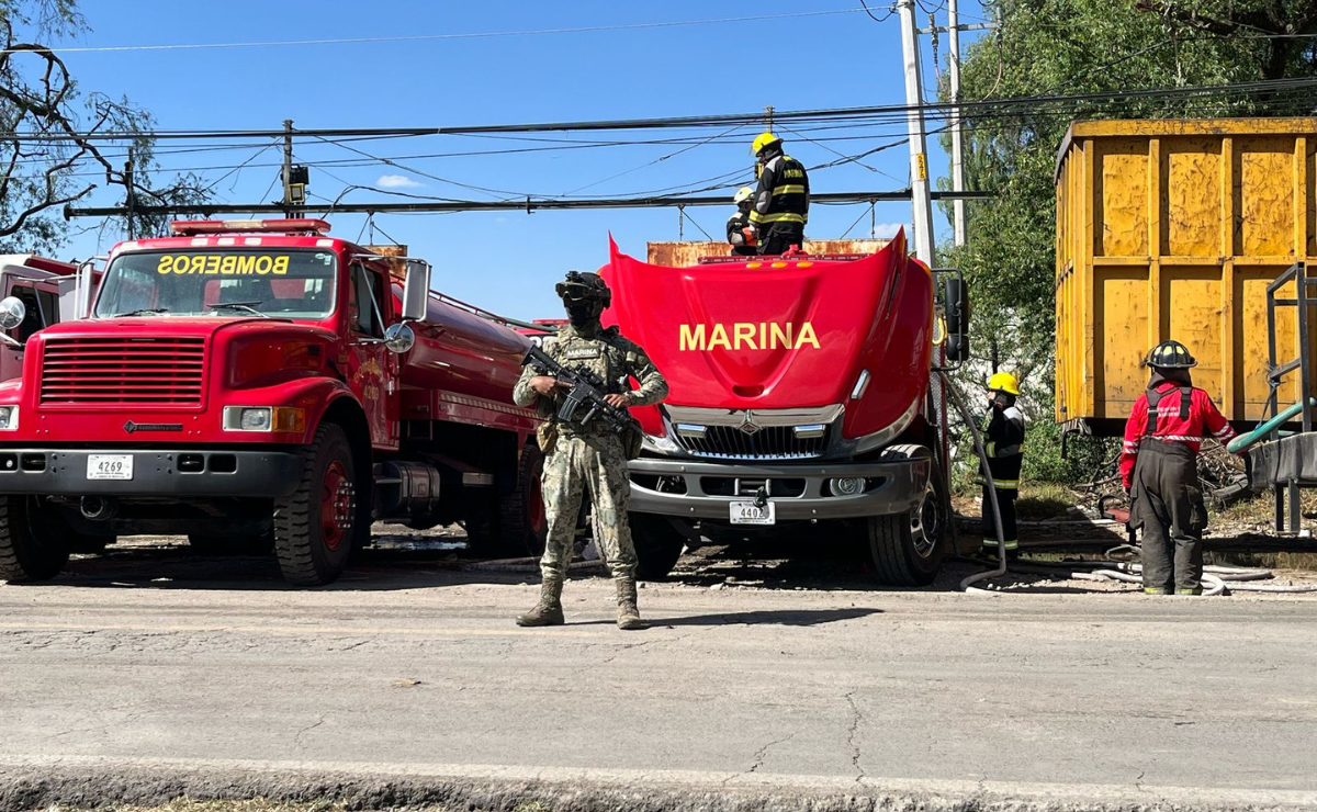 Marina y bomberos combaten incendio en Xonacatlán Foto: Karen Aldama