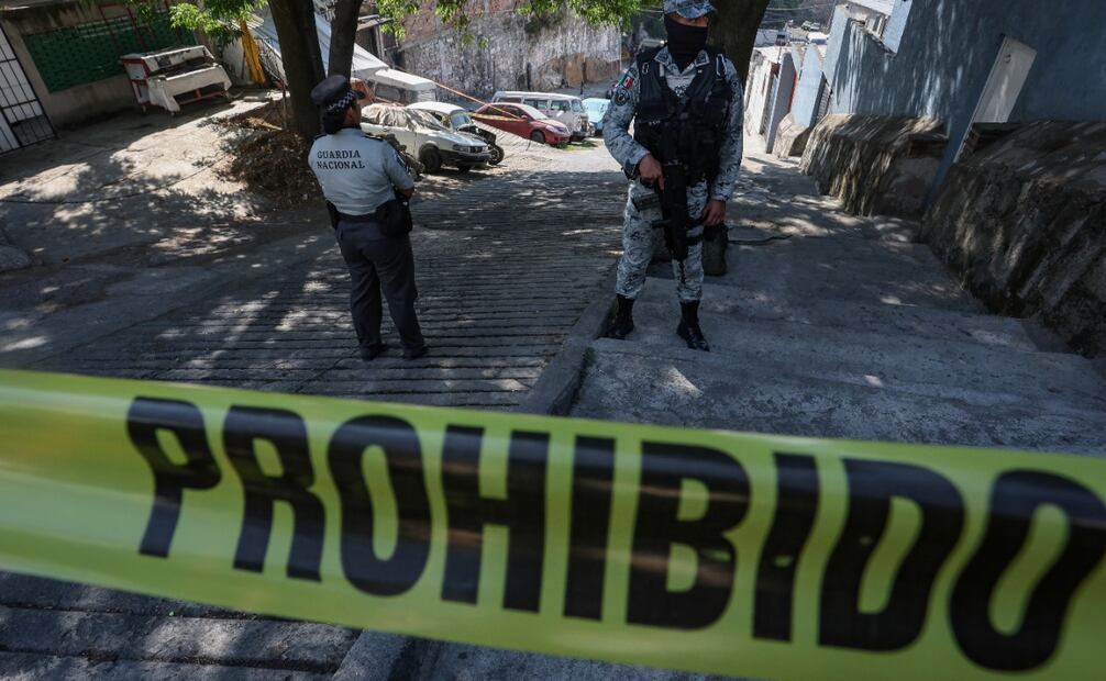 Peritos de la Fiscalía contabilizaron más de 10 casquillos en la colonia Olimpiada 68, reflejo de la letalidad de los ataques directos. Foto Luis Camacho / El Universal