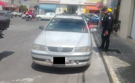 Recuperan tres vehículos robados y detienen a cuatro personas en Toluca