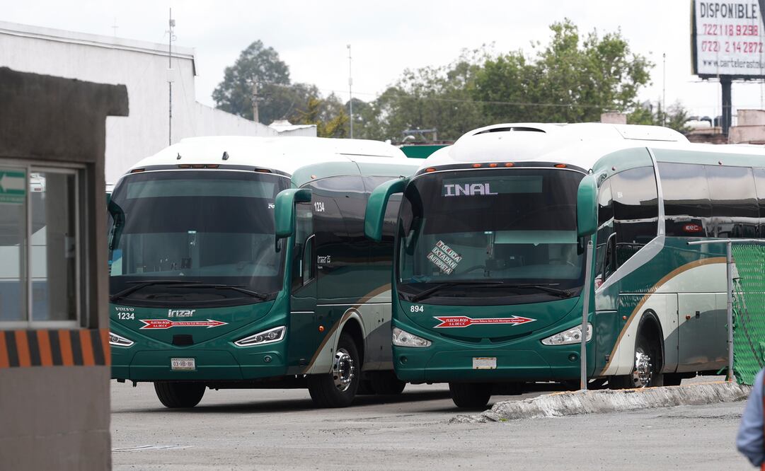 El autotransporte de pasaje y turismo no puede parar / Foto Alejandro Vargas