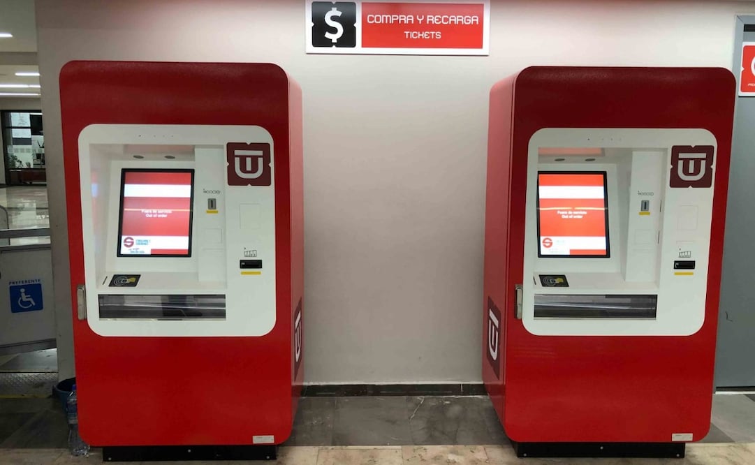Usuarios del Tren Felipe Ángeles deben recurrir a taquillas y módulos de atención para recargar sus tarjetas, debido a que las máquinas no funcionan en las estaciones. Foto Diego Simón / El Universal
