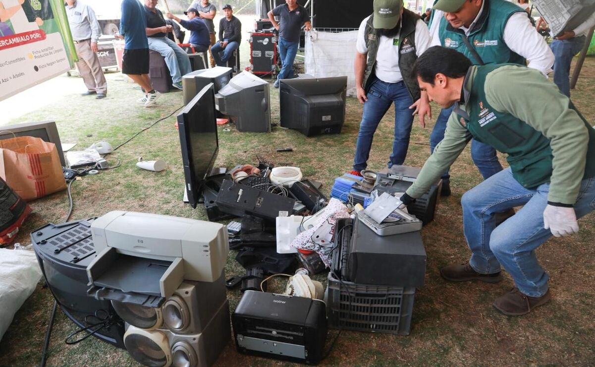 Los mexiquenses intercambiaron sus desechos electrónicos por diversos artículos. Foto: Especial
