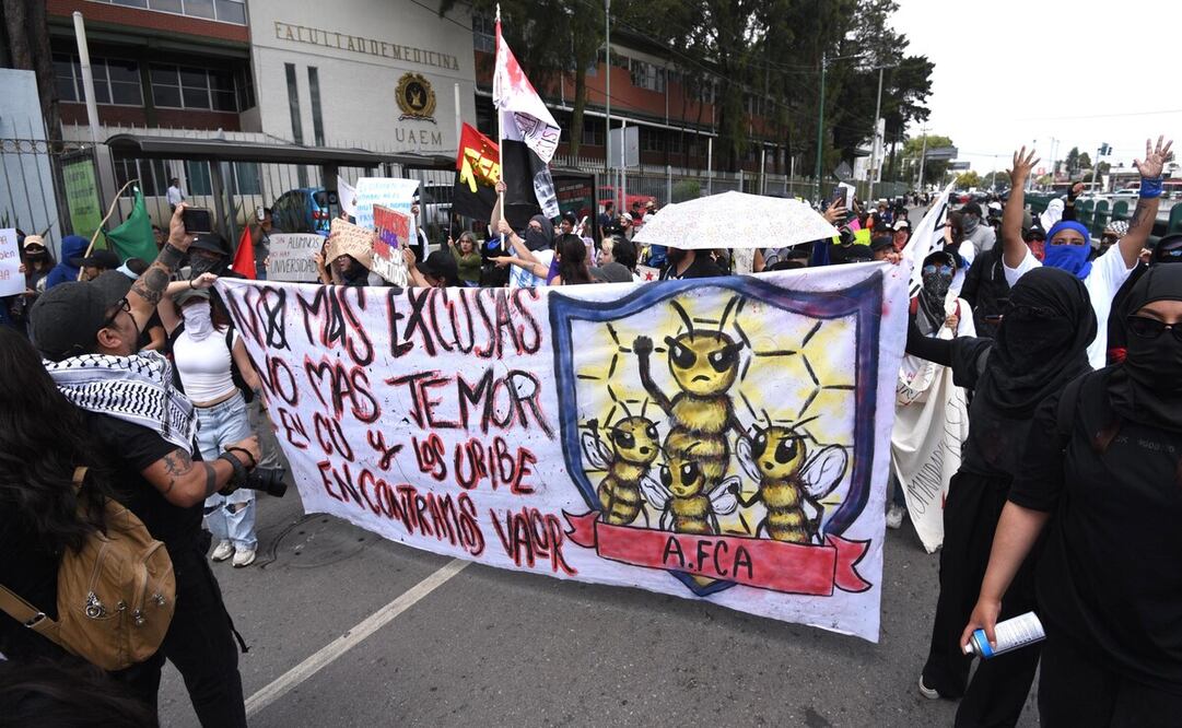 Exigen la destitución de Isidro Rogel encargado del despacho de la UAEMex / Foto Arturo Hernández