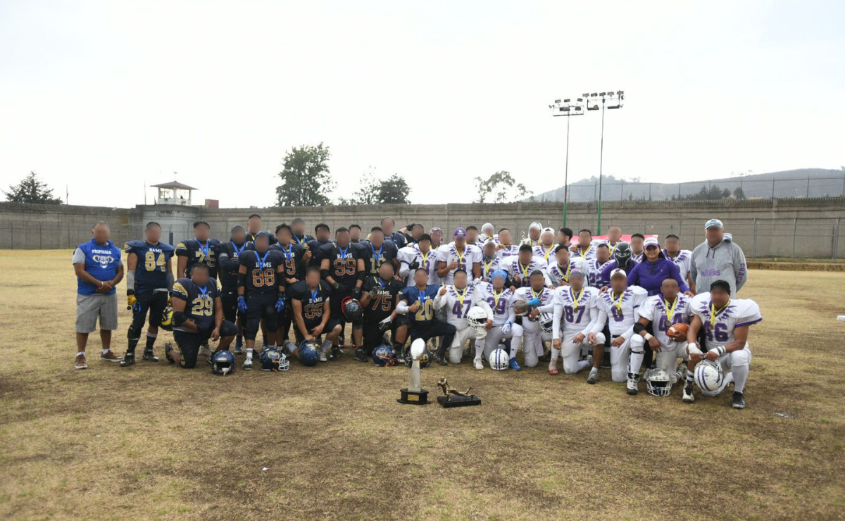 Celebración del triunfo del equipo Black Panthers en el penal de Almoloya de Juárez. Foto: Especial