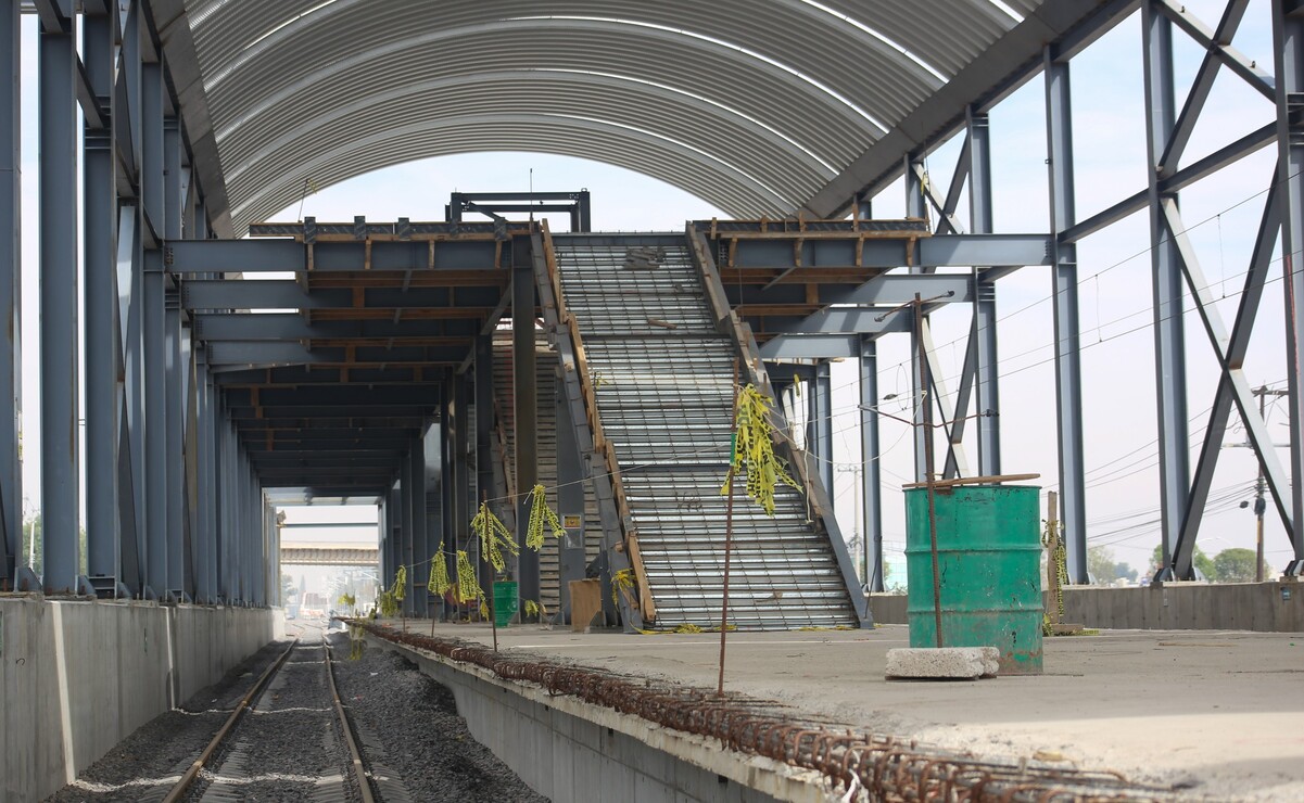 La edificación de la estación Cueyamil es de las que menos avance registra, pero la instalación de durmientes y vías ya es visible / Foto Luis Camacho
