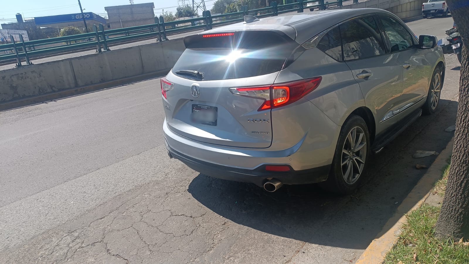 El despliegue policial se originó tras la detención de un hombre que circulaba en una camioneta con reporte de robo vigente. Foto Especial
