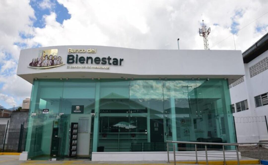 Una vez beneficiada, la persona adulta mayor deberá acudir al Banco del Bienestar para retirar su dinero. Foto: Especial