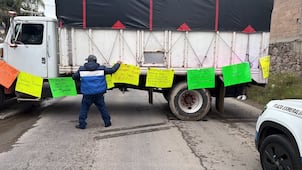 Bloquean la carretera Atizapán-Atlacomulco: Trabajadores de la construcción exigen pagos a ICA
