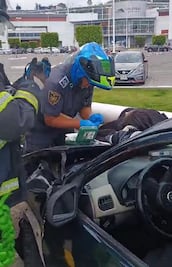 Mujer queda prensada mientras caminaba en avenida de Atizapán de Zaragoza