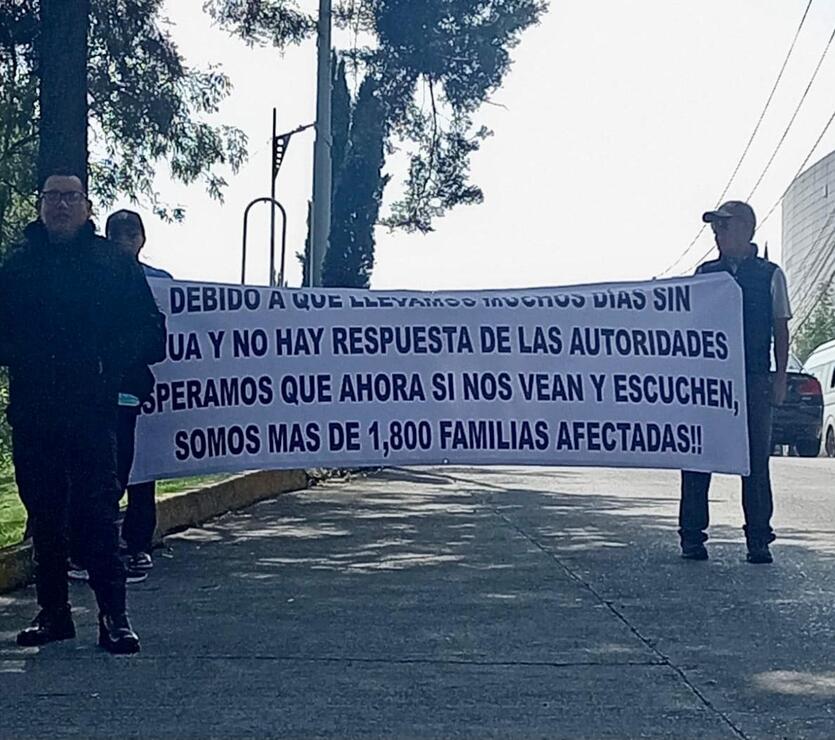 Protestan por falta de agua en la 5a y 6a sección de Lomas Verdes. Foto Especial.