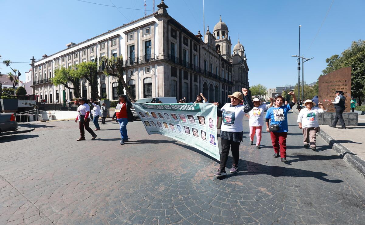 Edomex: Familiares de presos protestan frente a Palacio de Gobierno; piden celeridad en casos