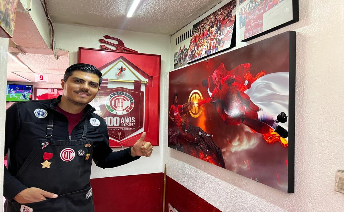 Actualmente ha convertido su taquería en un santuario para los seguidores del equipo escarlata. Foto: Alejandra Santillán.