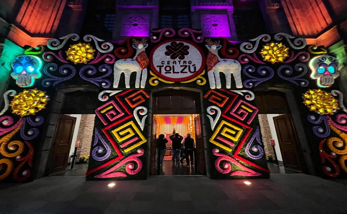 Fusión de historia y tradición: Centro Tolzú rinde homenaje a Sor Juana en su Ofrenda de Día de Muertos