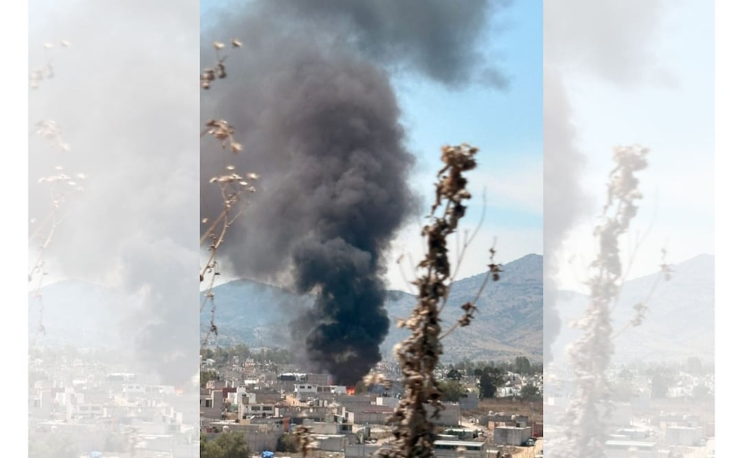 Bomberos de Cuautitlán Izcalli trabajan intensamente para mitigar las llamas en el predio de desperdicios industriales. Foto Especial