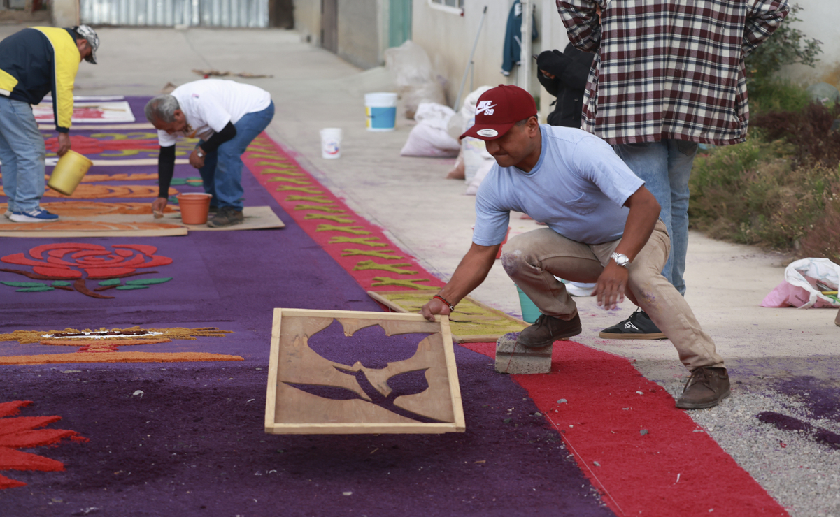 Las obras de arte rebasan los 40 metros de largo y presentan diferentes diseños alusivos a la Semana Mayor.  Foto: Alejandro Vargas / El Universal Estado de México