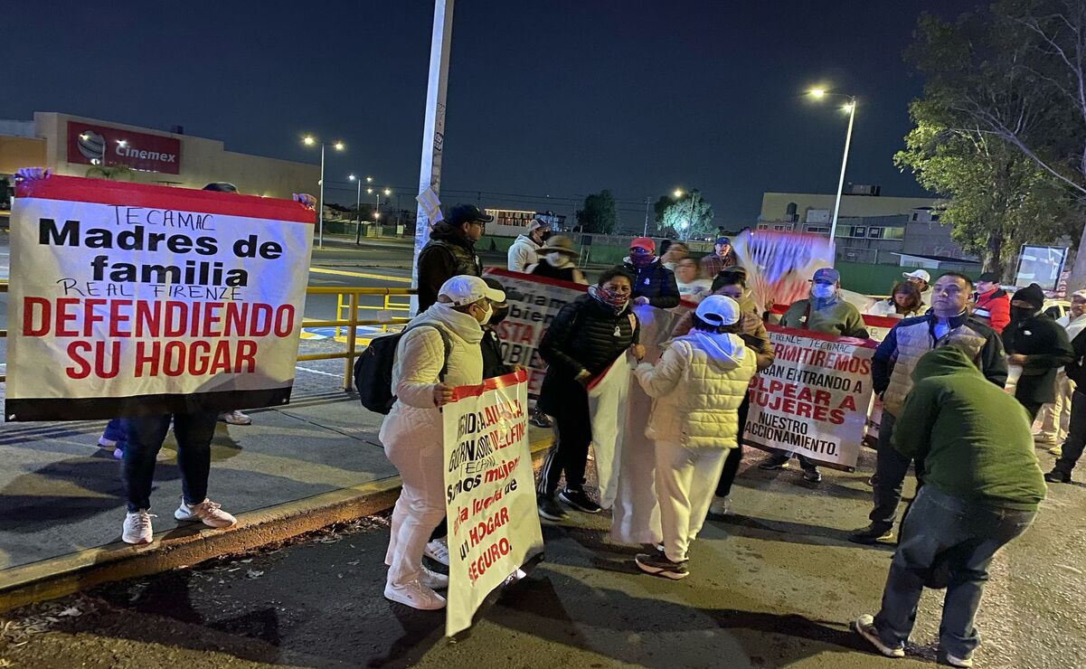 Los habitantes denunciaron que desde el viernes pasado el acceso al fraccionamiento es controlado por civiles que no se identifican. Foto: Especial