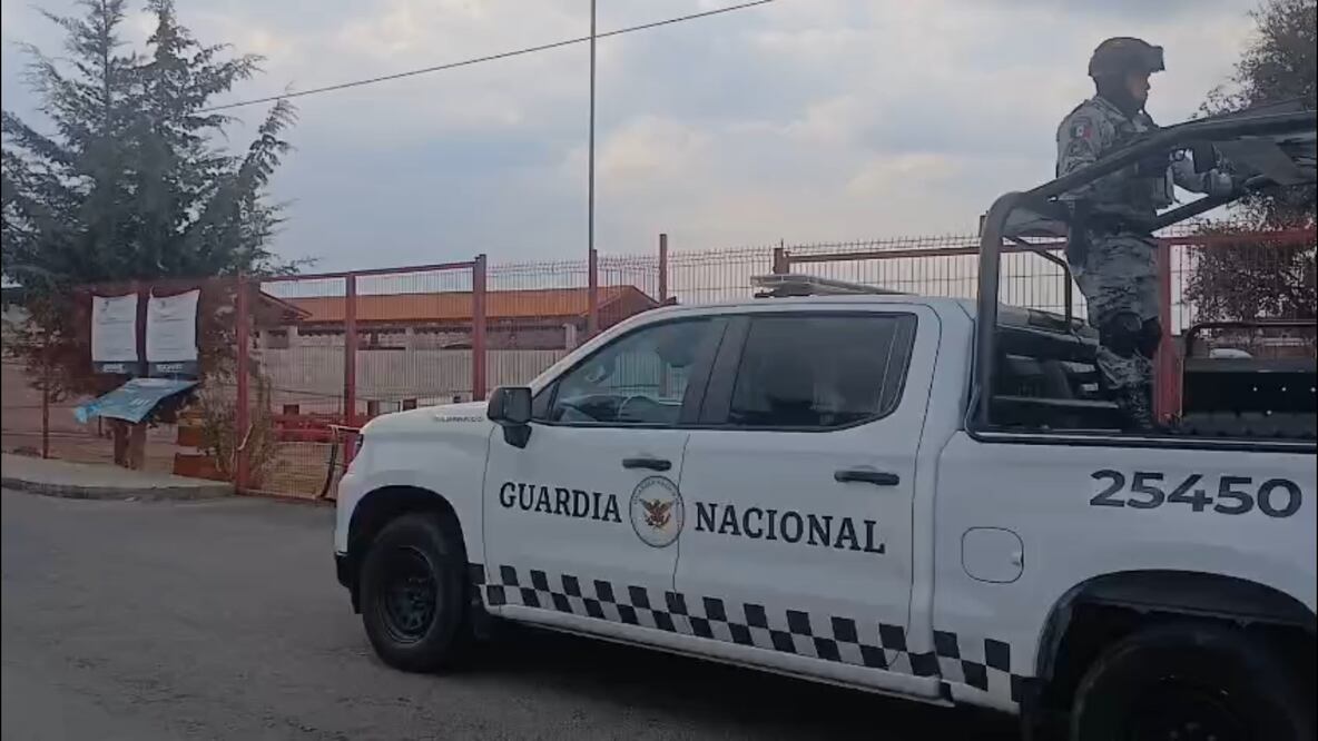 Elementos de la Guardia Nacional vigilan la zona donde ocurrió la ejecución. Foto Especial