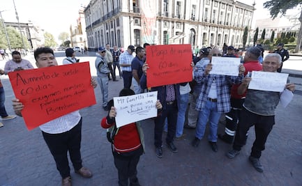Bomberos de Toluca claman por su aguinaldo: “Nos arriesgamos sin recursos”