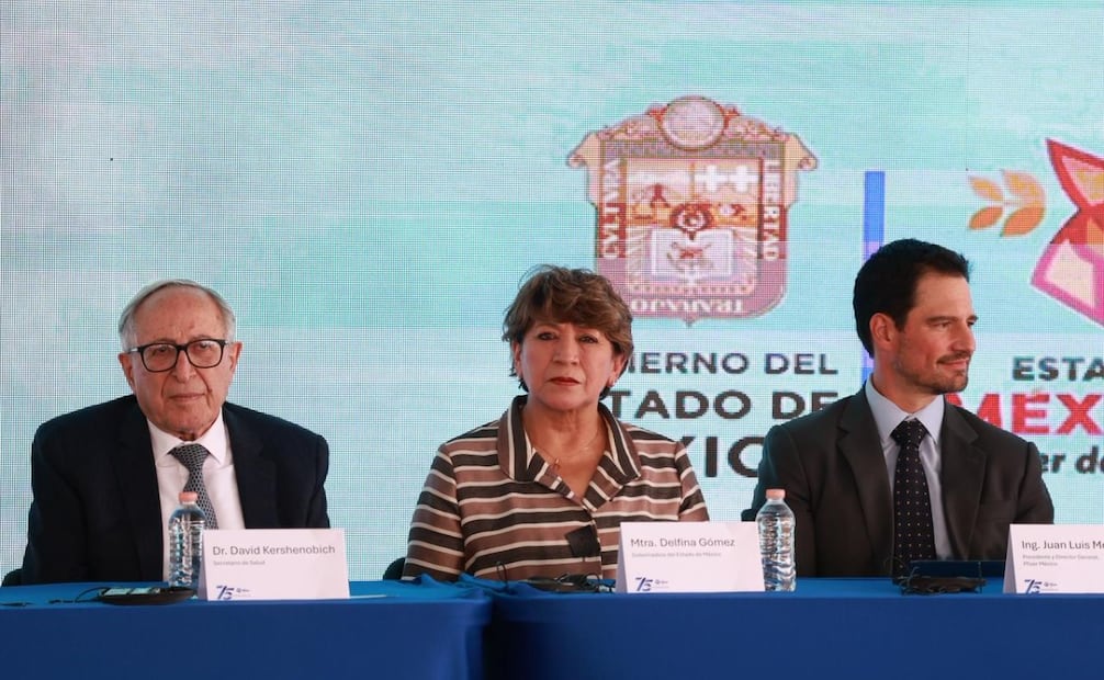 Directivos de Pfizer muestran los procesos de manufactura de vacunas que han generado ahorros millonarios al sistema de salud. Foto Alejandro Vargas / El Universal