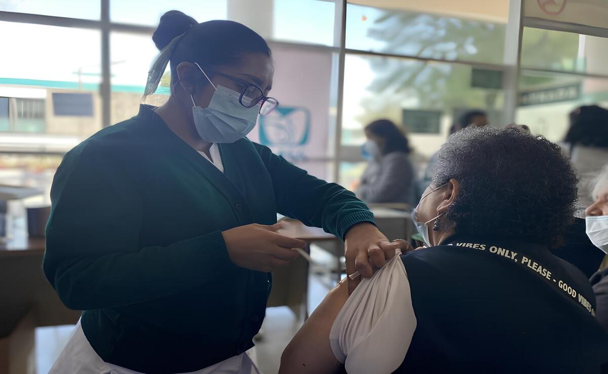 La dosis contra la influenza se está aplicado de manera prioritaria a niños de 6 meses a 5 años, personas adultas mayores, mujeres embarazadas. Foto: Especial