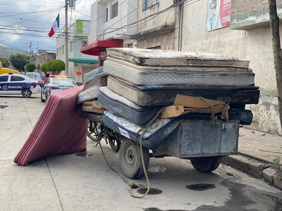 Vecinos reclamaron a la alcaldesa Martha Guerrero por los daños que han enfrentado debido a las lluvias | Foto Emilio Fernández EL UNIVERSAL