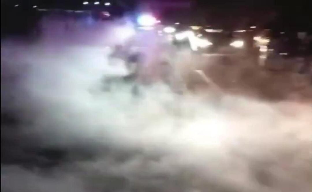 El pánico se desató cuando un camión cisterna con gasolina sufrió una fuga y creó una espesa nube blanca en la carretera. Foto: Captura de pantalla