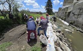Blindan el río Verdiguel ante intensas lluvias y riesgo de desbordamiento; colocan mil costaleras