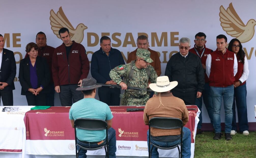 Además del desarme, las jornadas acercan de forma gratuita servicios de salud, educación y atención social a la ciudadanía. Foto Alejandro Vargas / El Universal
