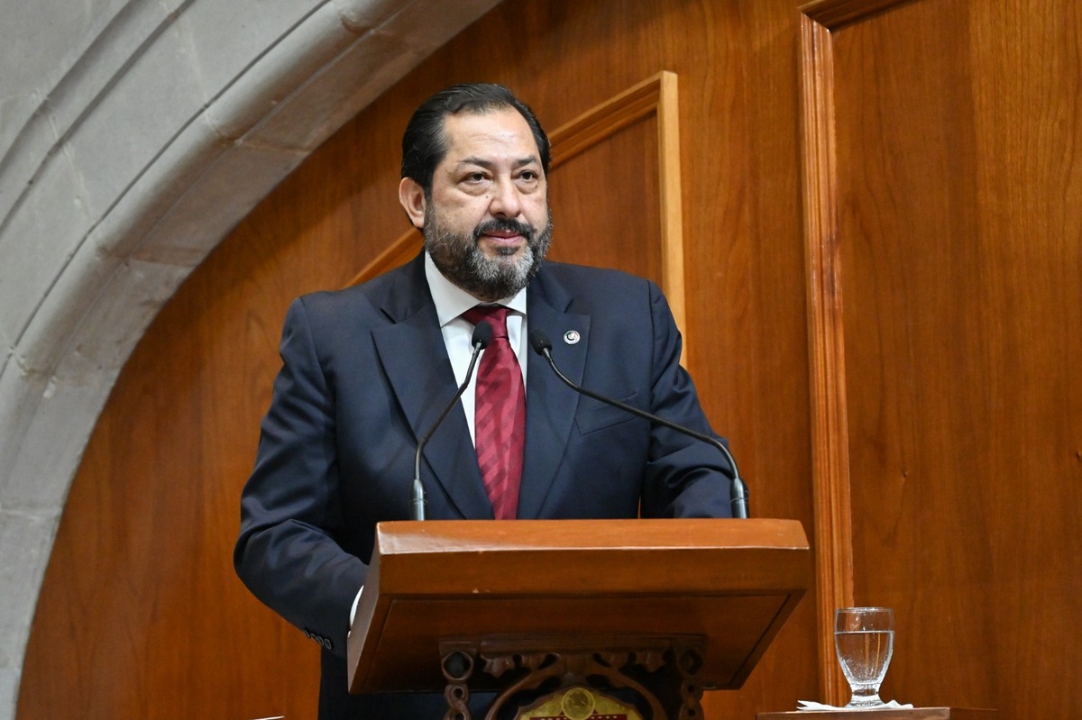 Al rendir su informe de resultados al frente de la Junta de Coordinación Política (Jucopo) de la LXII Legislatura mexiquense, el diputado Francisco Vázquez aseguró que en el Congreso mexiquense la transformación avanza con responsabilidad y espíritu republicano, con diálogo entre todas las fuerzas políticas y con resultados para la población