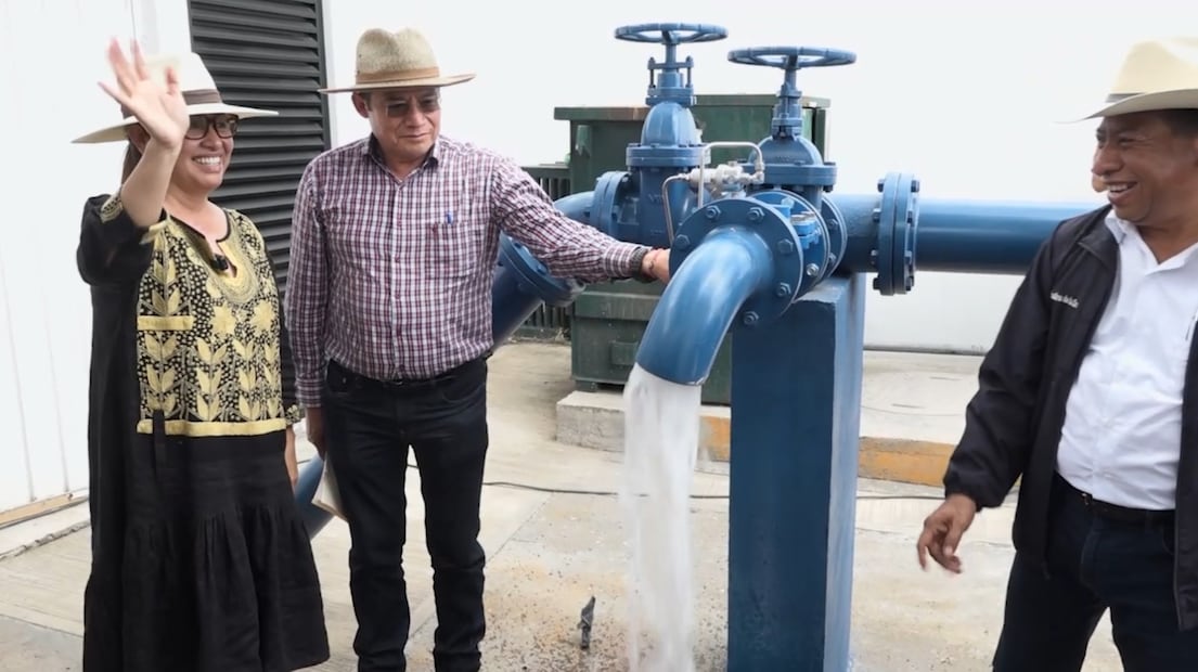 Gracias a la colaboración, Ecatepec ha logrado la repavimentación de 444 kilómetros de vialidades, la instalación de 60 mil luminarias y la reparación de 31 mil baches en un solo año. Foto Especial