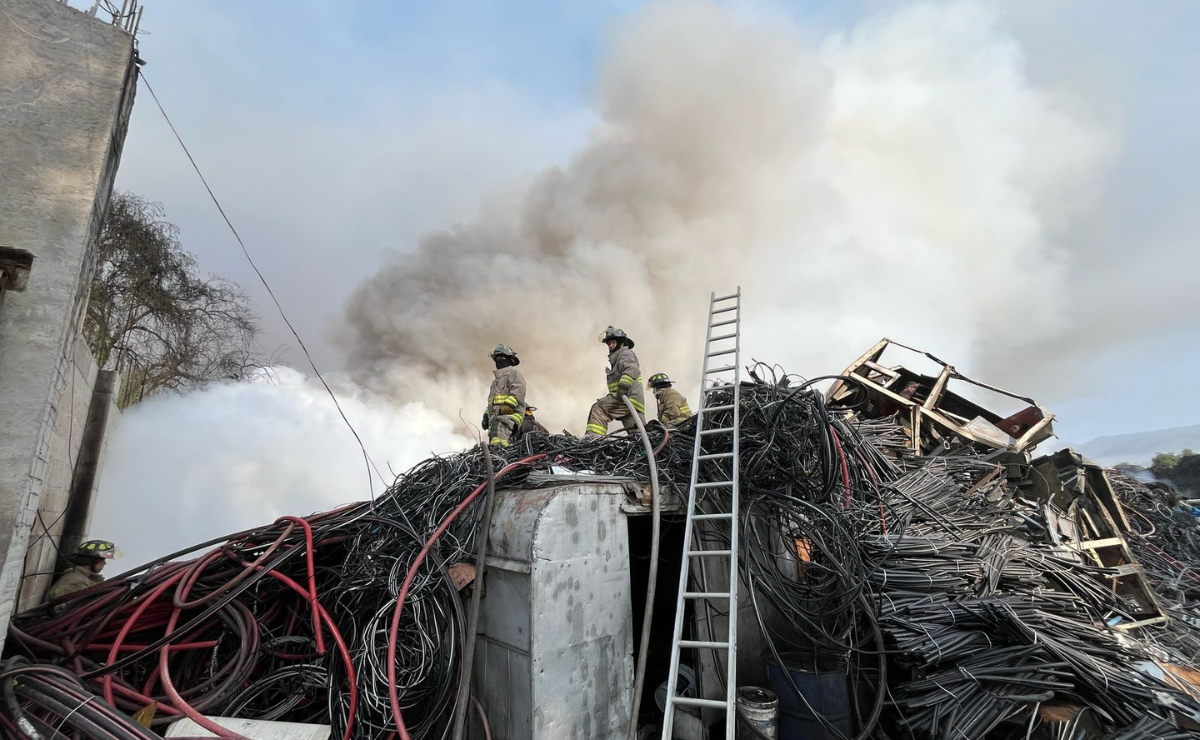 Brigadistas de diversas dependencias trabajaron arduamente para sofocar el incendio en Xonacatlán, Edomex. Foto: Karen Aldama