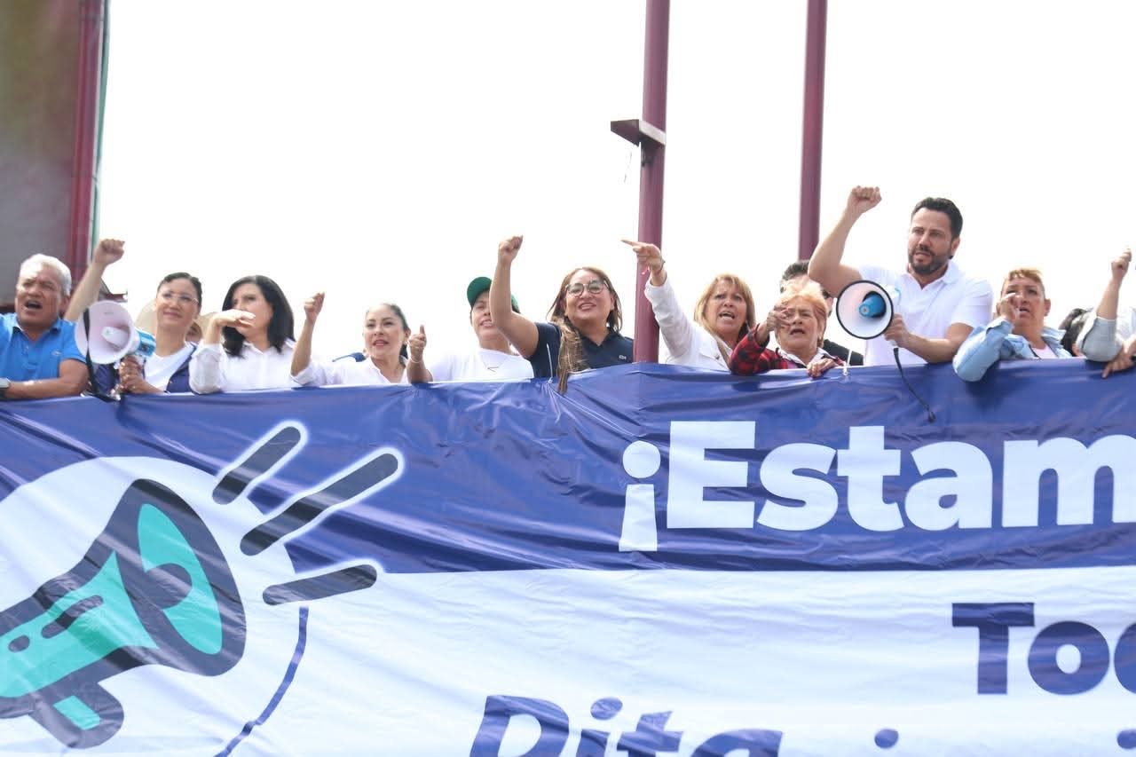 El Partido Acción Nacional (PAN), encabezado por su dirigente estatal Anuar Azar Figueroa, organizó una movilización este domingo