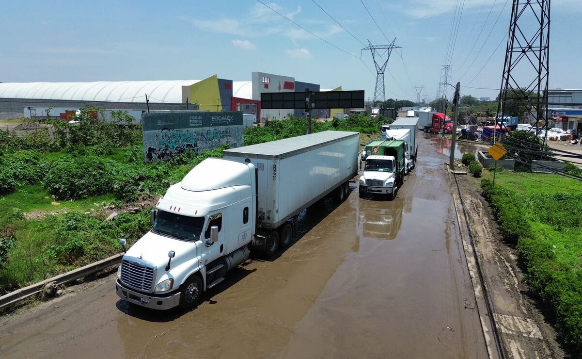 La semana pasada un grupo de manifestantes expresó su descontento por las condiciones de la carpeta asfáltica en la Av. Mexiquense. Foto: Arturo Contreras / El Universal Estado de México