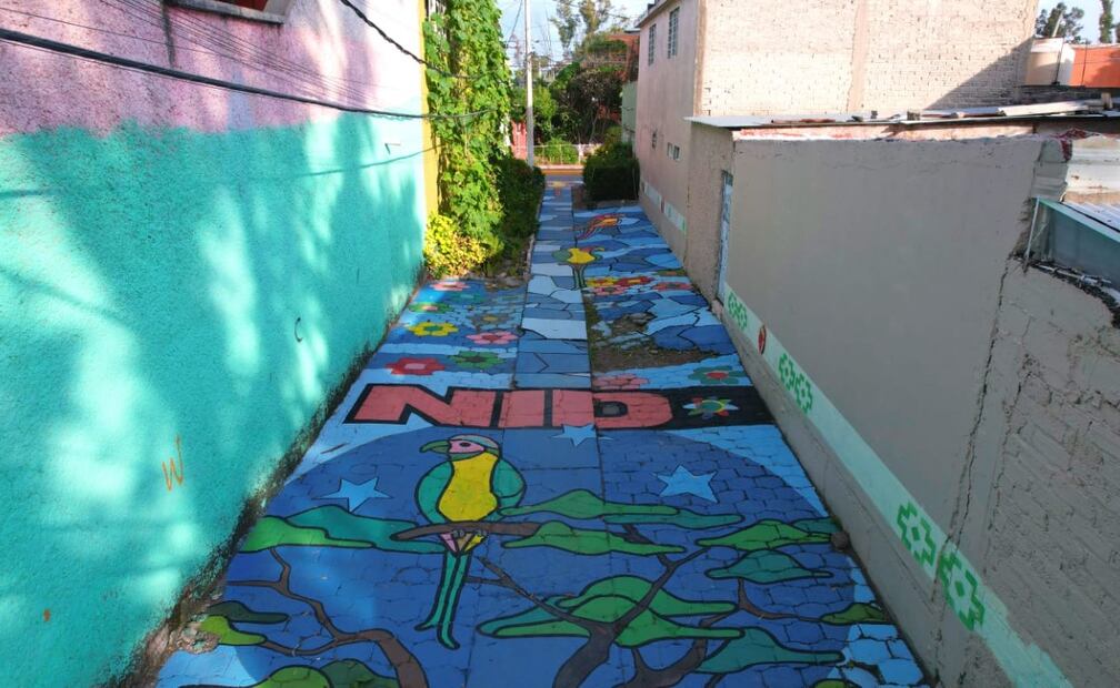 Murales de gran formato y andadores renovados devuelven la identidad y el color a este sector de Ecatepec. Foto Especial