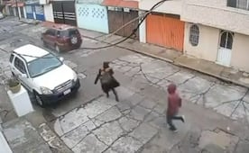 VIDEO: Vecinos de Ciudad Azteca frustran asalto a mano armada contra una joven en Ecatepec