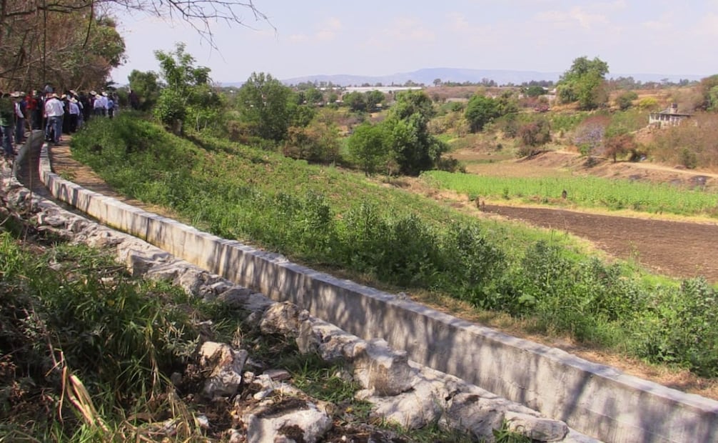 Modernización de canales con cemento y poliducto: cada gota de agua cuenta para la cosecha mexiquense. Foto Especial