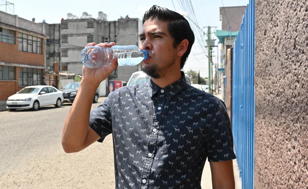 Mantente hidratado este día de calor / Foto: Especial