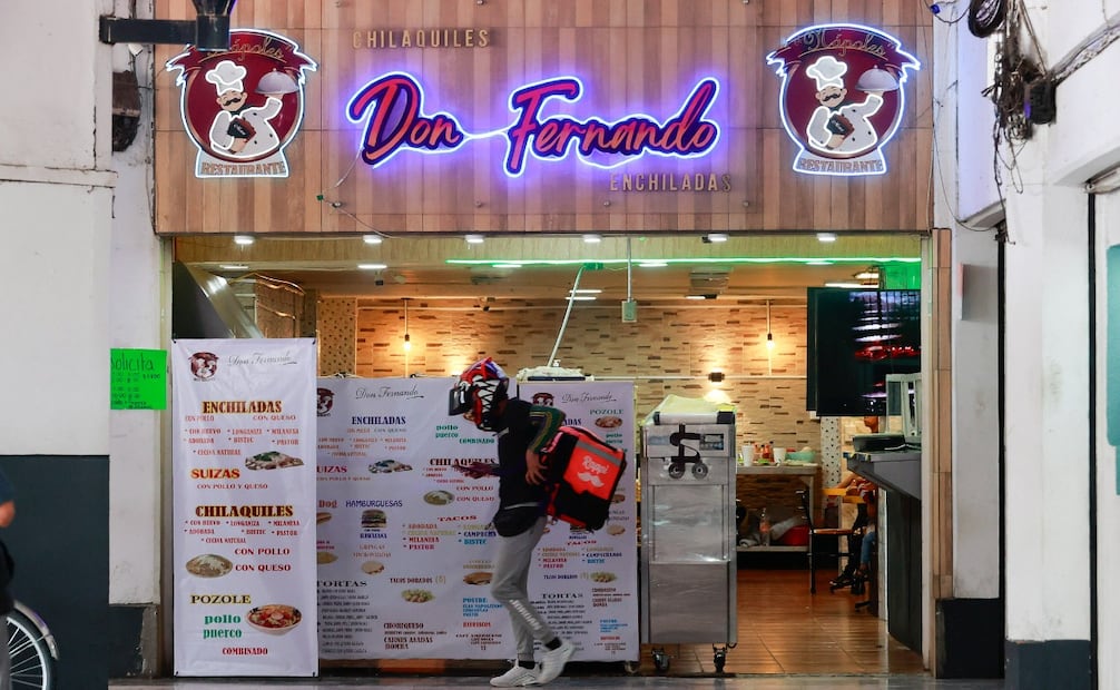 Zonas comerciales como Town Square y Paseo Tollocan registran las mayores bajas de unidades económicas este año. Foto Alejandro Vargas / El Universal