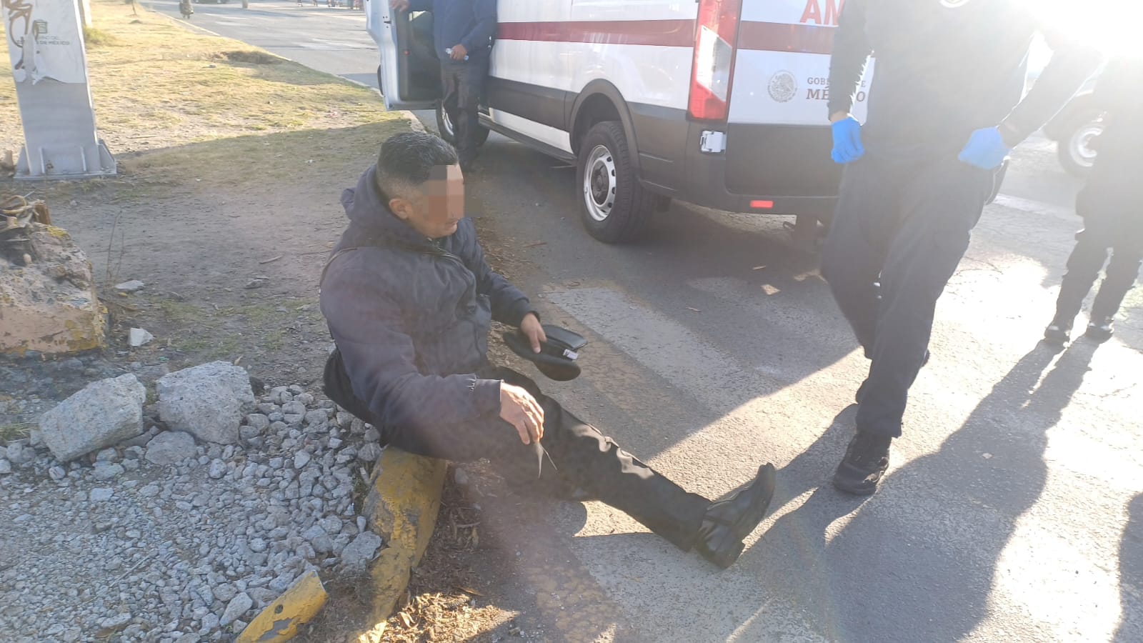 Las lesiones del policía se limitan a diversas contusiones, por lo que se encuentra fuera de peligro. Foto Especial