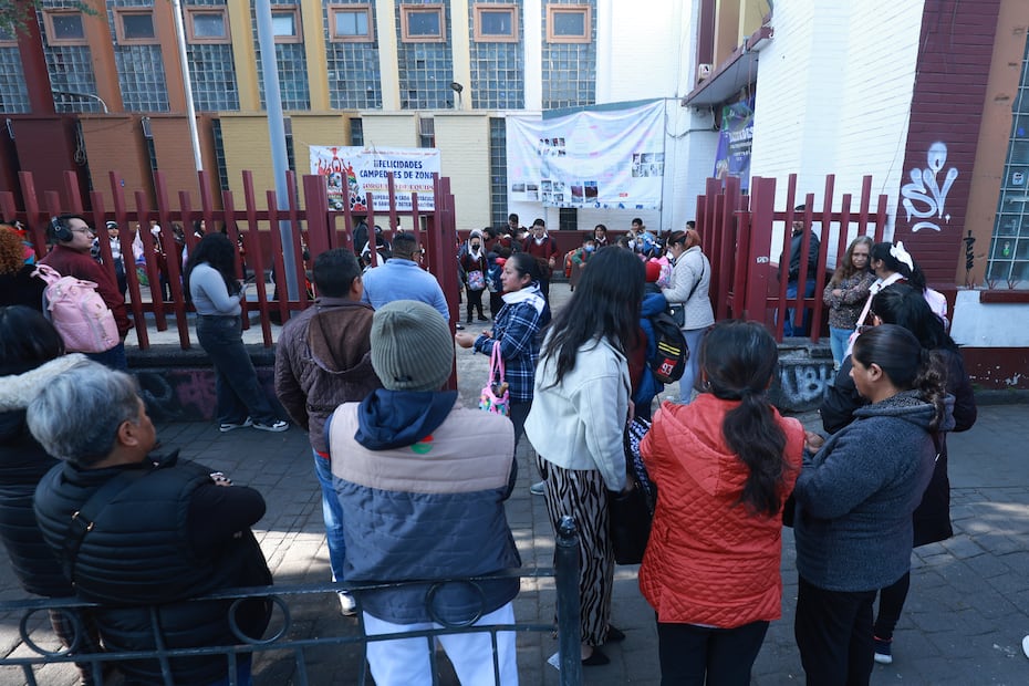 En educación media superior, más de 690 mil estudiantes y 28 mil 919 docentes de mil 640 servicios educativos que contemplan instituciones estatales, federalizadas, autónomas y privadas.  Foto: Alejandro Vargas