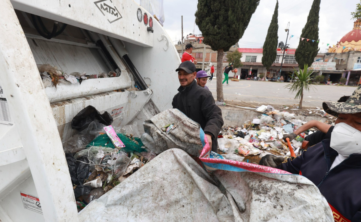 ¡La basura nos inunda! El gobierno del Edomex ha retirado casi 1,800 toneladas, pero necesitamos tu ayuda. No tires desechos en la calle, es la clave para evitar anegaciones. Foto: Alejandro Vargas