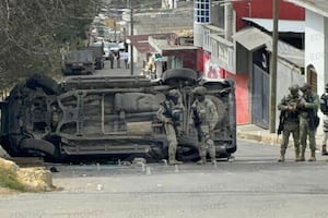 ¡Enfrentamiento en Xalatlaco! entre presuntos talamontes y la Guardia Nacional; 7 policías heridos y una patrulla vandalizada