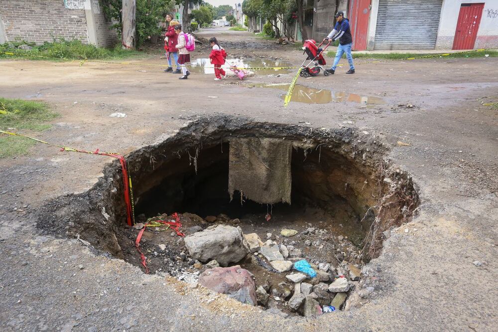 El último agujero apareció en la Norte 15. Foto Luis Camacho