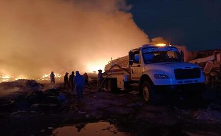 Bordo de Xochiaca: Controlan incendio en tiradero Neza 3 tras cinco horas de trabajo
