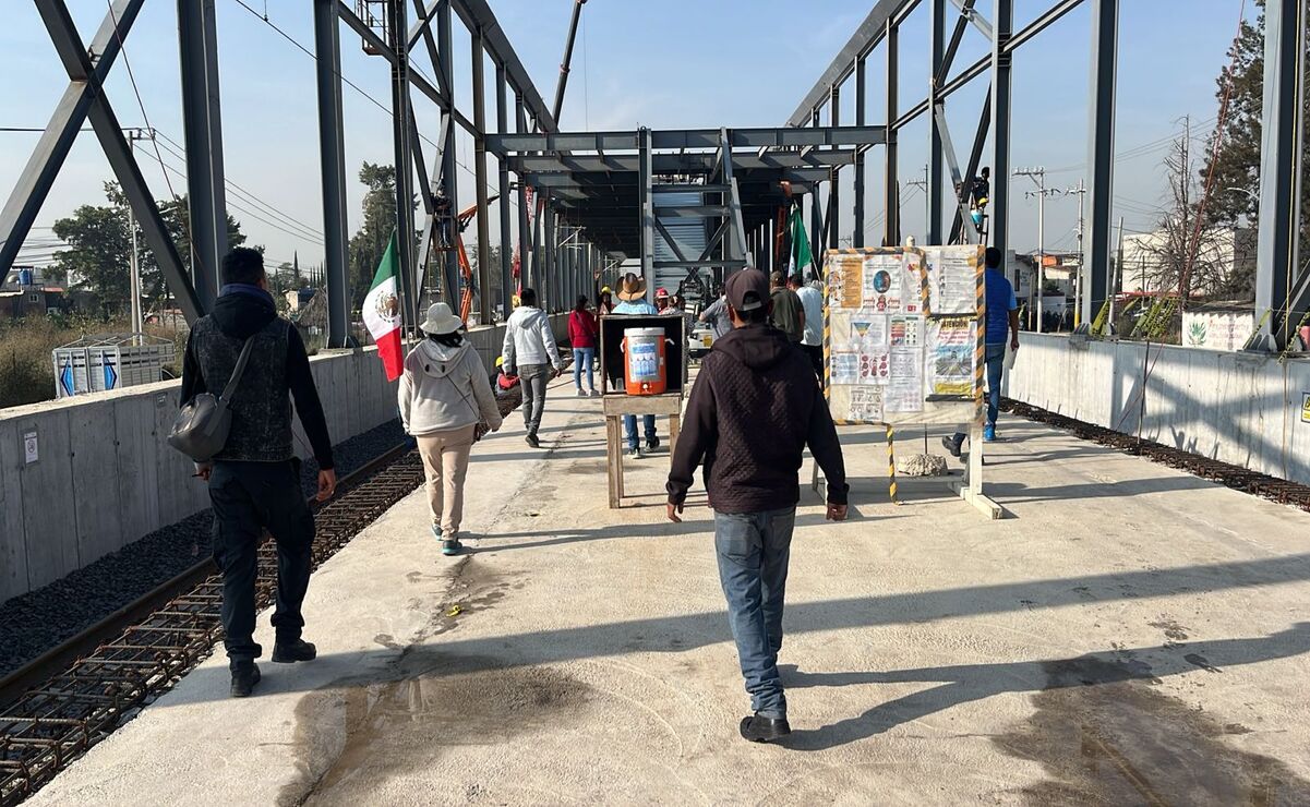 Los manifestantes pidieron a los trabajadores se retiren / Foto Arturo Contreras