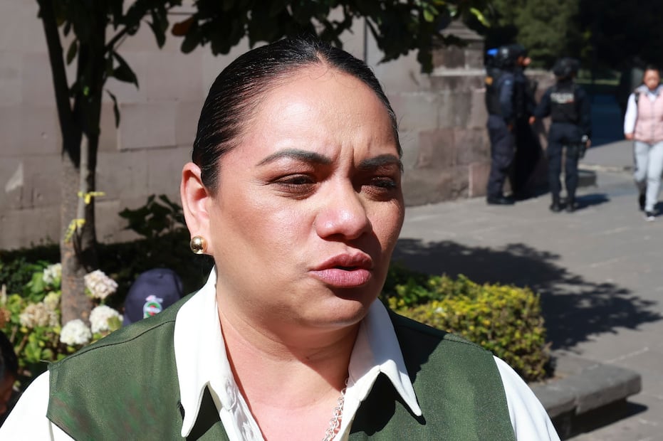 La medida busca reducir la contaminación de los miles de vehículos que transitan diariamente entre el Estado de México y la capital del país, dijo Alhely Rubio Arronis. Foto Alejandro Vargas / El Universal